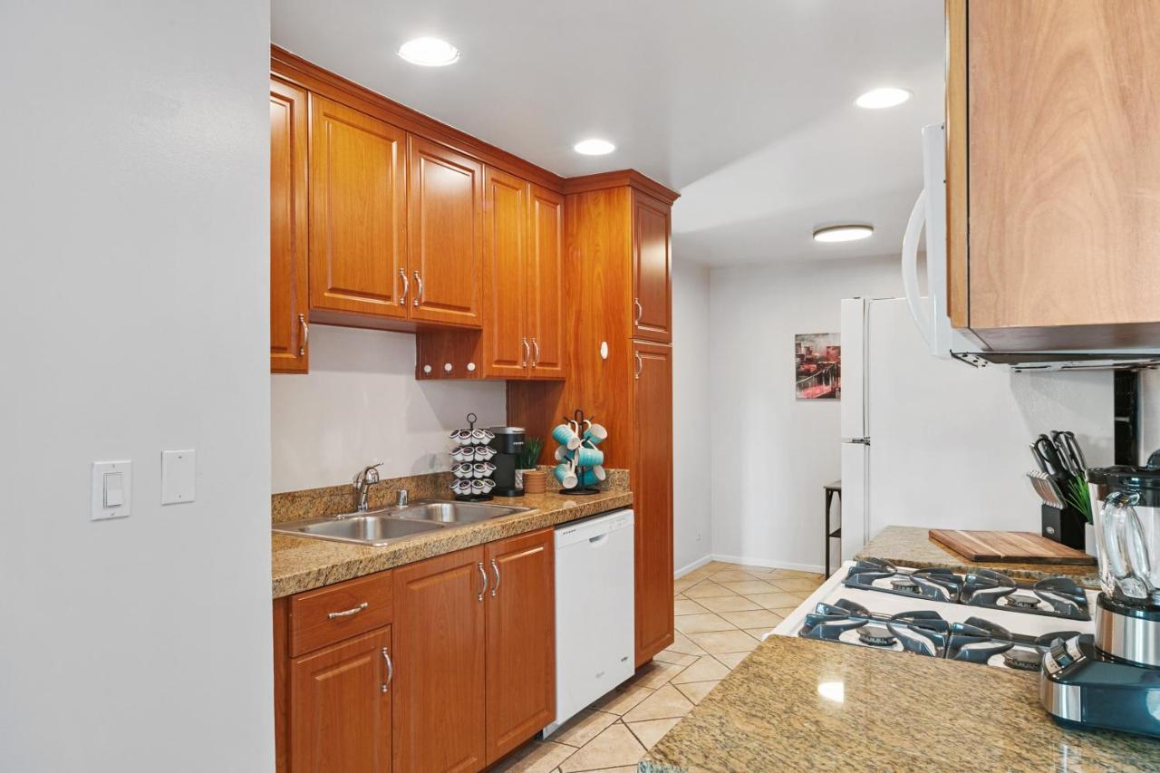 Beverly Hills Chic 2 Bed 2Bath With Patio And Parking 309 로스앤젤레스 외부 사진