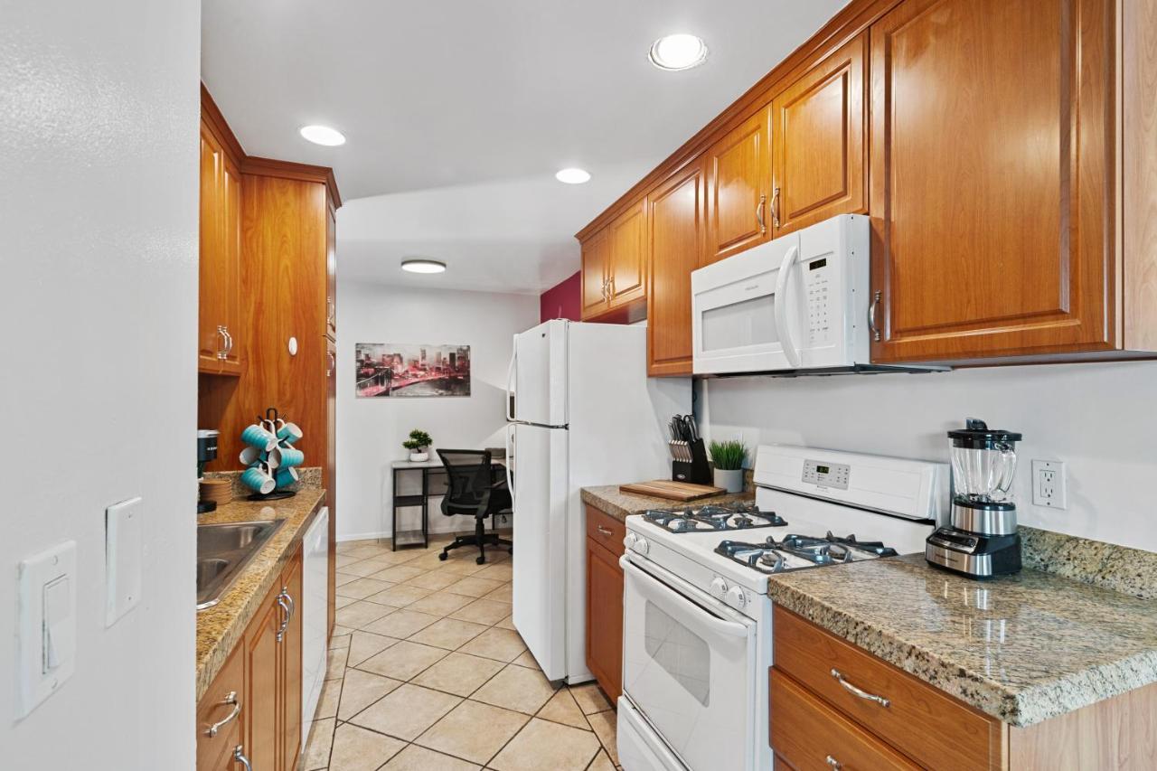 Beverly Hills Chic 2 Bed 2Bath With Patio And Parking 309 로스앤젤레스 외부 사진
